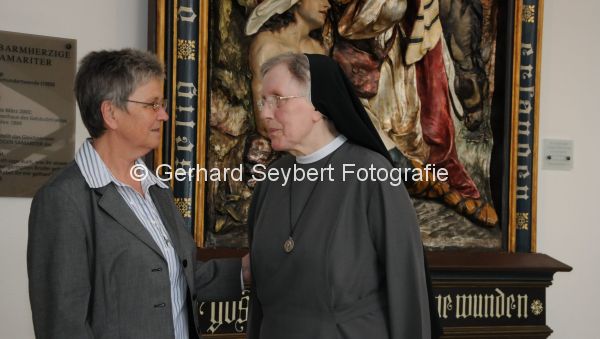 Oberin Schwester Bernwade besucht `ihre` Schwestern im Krankenhaus